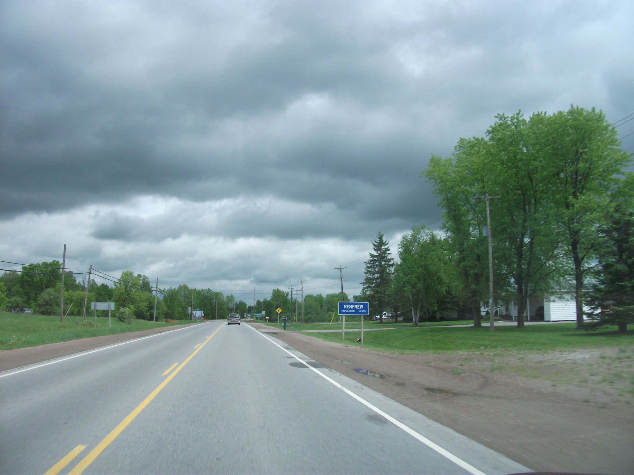 Highway 132 entering Renfrew, Ontario