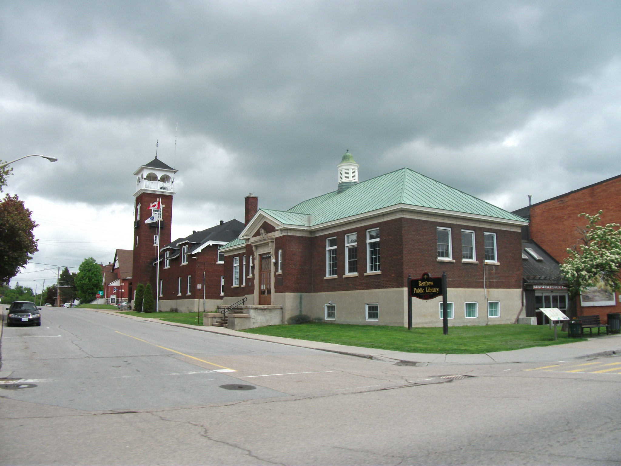 Renfrew Public Library, photographed in 2011